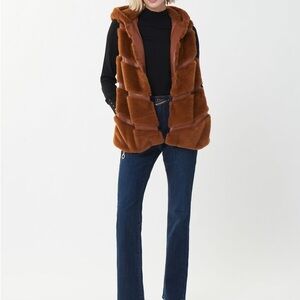 Joseph Ribkoff Chic Sleeveless Faux Fur Vest Style 223910 Woman’s XS NWT